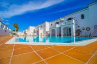 The swimming pool at or close to Apartamentos Corona Mar