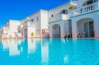 The swimming pool at or close to Apartamentos Corona Mar