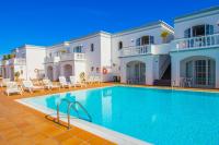 The swimming pool at or close to Apartamentos Corona Mar