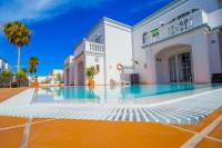 The swimming pool at or close to Apartamentos Corona Mar