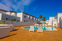 The swimming pool at or close to Apartamentos Corona Mar