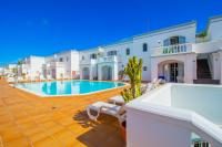 The swimming pool at or close to Apartamentos Corona Mar