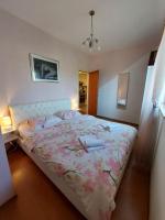 Postel nebo postele na pokoji v ubytování Apartments Maris
