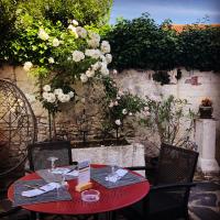 Nápoje v ubytování Le Crist'Al, hôtel climatisé, front de mer, proche du centre ville, et solution de restauration