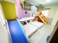 a childs room with a slide and a bunk bed at Misto B&amp;B in Taitung City