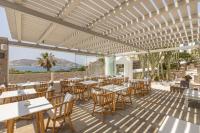 Parian Lithos Residenceにあるレストランまたは飲食店