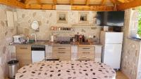 Kuchyňa alebo kuchynka v ubytovaní Country Home Močilo, Zagvozd