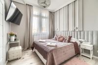 a bedroom with a bed and a large window at Stawa Villa &amp; Apart in Świnoujście