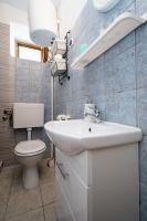 Kúpeľňa v ubytovaní Apartment Preko 8179b