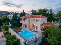 Bazén v ubytovaní VILLA SISSY CAREFREE VACATIONSΘΕ alebo v jeho blízkosti