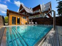 Bazén v ubytovaní VisitZakopane - Diamond Spa Apartment alebo v jeho blízkosti
