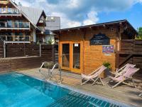 Bazén v ubytovaní VisitZakopane - Diamond Spa Apartment alebo v jeho blízkosti
