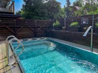 Bazén v ubytovaní VisitZakopane - Diamond Spa Apartment alebo v jeho blízkosti