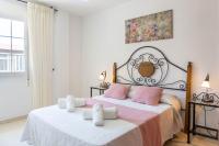 Postel nebo postele na pokoji v ubytování Home Victoria Playa Málaga