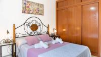 Postel nebo postele na pokoji v ubytování Home Victoria Playa Málaga