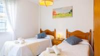 Postel nebo postele na pokoji v ubytování Home Victoria Playa Málaga