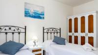 Postel nebo postele na pokoji v ubytování Home Victoria Playa Málaga
