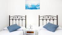 Postel nebo postele na pokoji v ubytování Home Victoria Playa Málaga