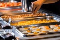 ホテルの敷地内または近くでの食事または食べ物