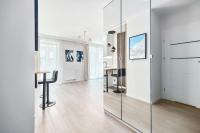 Telewizja i/lub zestaw kina domowego w obiekcie Unique Apartments - Angielska Grobla