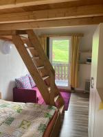 Postel nebo postele na pokoji v ubytování Klewenalp Ausflugs-Ski-Pistenhotel Klewenstock