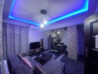 Televízia a/alebo spoločenská miestnosť v ubytovaní Dream Apartment "self check in"