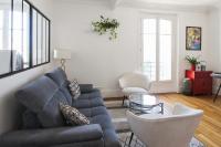 a living room with a blue couch and chairs at Charming and luminous 2br with balcony - Boulogne-Billancourt - Welkeys in Boulogne-Billancourt
