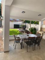 Patio alebo iná vonkajšia časť ubytovania Family Beach Apartments