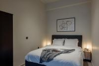 Posteľ alebo postele v izbe v ubytovaní Galio Suites Airport by Airstay