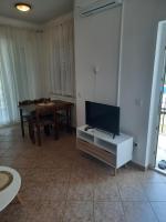 Televízia a/alebo spoločenská miestnosť v ubytovaní Apartments Marinela