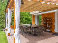 A garden outside Chalet Ester - Luxury Provençal House in Orava