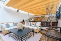 Posezení v ubytování CASA PALACIO SXVIII CON PISCINA en centro histórico de SEVILLA
