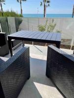 Balkón nebo terasa v ubytování Villa en primera línea de mar con piscina privada