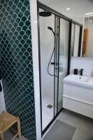 Koupelna v ubytování Villa en primera línea de mar con piscina privada