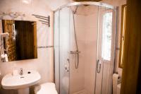 A bathroom at Gaztainuzketa Mendi Etxeak