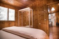 A bed or beds in a room at Gaztainuzketa Mendi Etxeak