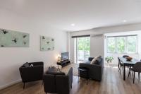 Posezení v ubytování FLH Penha França Art Apartment