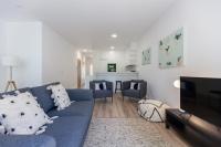 Posezení v ubytování FLH Penha França Art Apartment