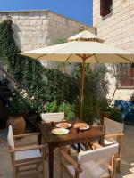 Patio nebo venkovní prostory v ubytování Villa Saint George Stone Costa Demetriou