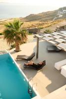 Bazén v ubytovaní Villa Alitis by Mykonos Rocks alebo v jeho blízkosti