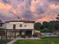 Bazén v ubytovaní Hotel Rural Covarrubias alebo v jeho blízkosti