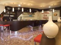 The lounge or bar area at Hotel Da Tino