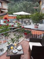 A balcony or terrace at Hotel Da Tino