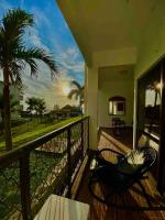 Apartment by the Beach Port Dickson - Poolviewにあるバルコニーまたはテラス