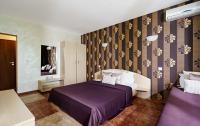 Postel nebo postele na pokoji v ubytování Sunrise Hotel