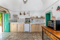 A kitchen or kitchenette at Masseria Bel Cortile - Ostuni