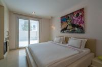 A bed or beds in a room at Casa dell'Arte Hotel of Arts & Leisure