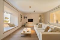A television and/or entertainment centre at Casa dell'Arte Hotel of Arts & Leisure