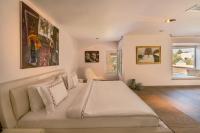 A bed or beds in a room at Casa dell'Arte Hotel of Arts & Leisure