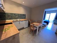 Kuchyňa alebo kuchynka v ubytovaní Beachfront Comfort Apartments SINAJKO